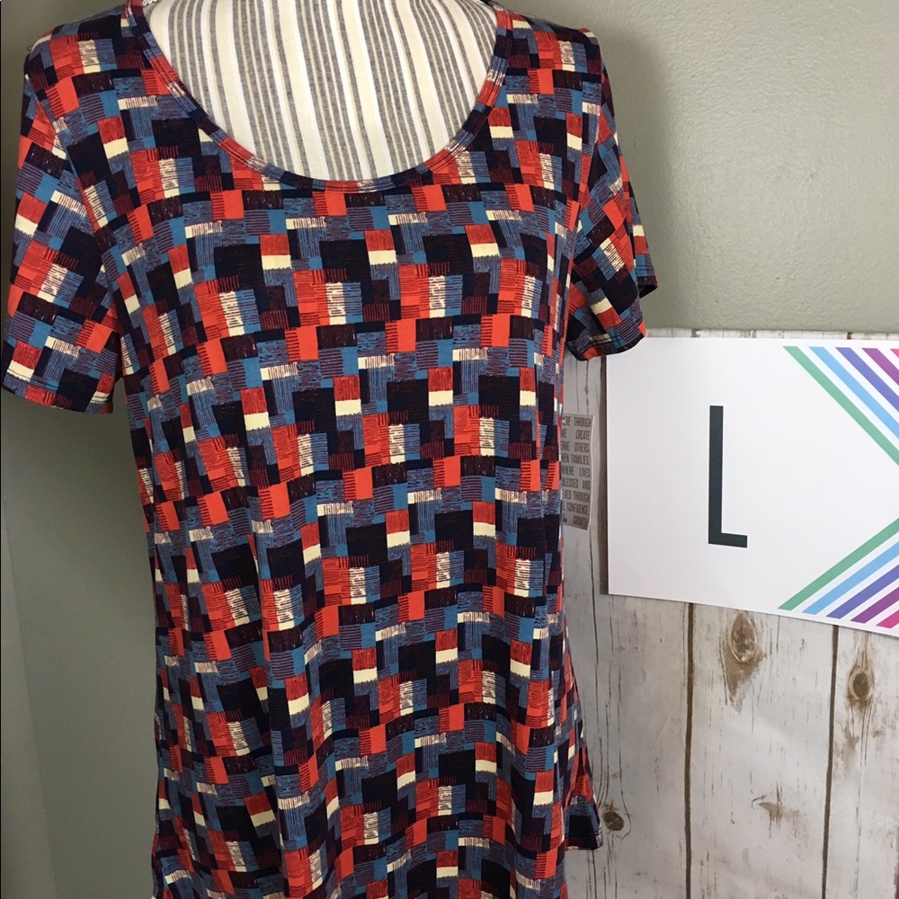 LuLaRoe Classic Tee NWT